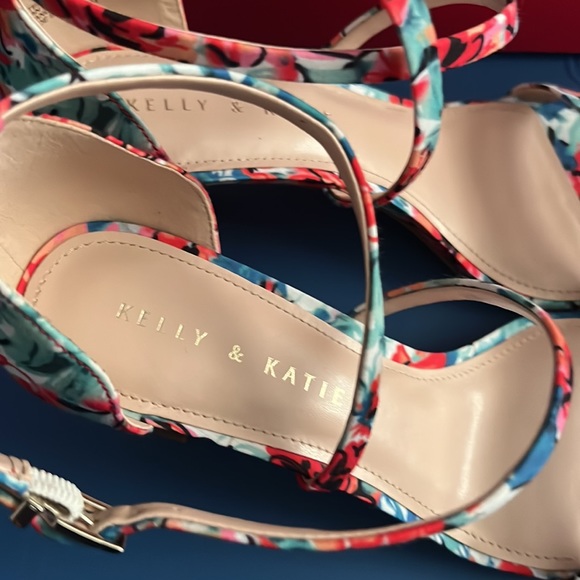Women’s Kelly and Katie Res Multi Watercolor Print 3” Heels New in Box - Picture 3 of 5